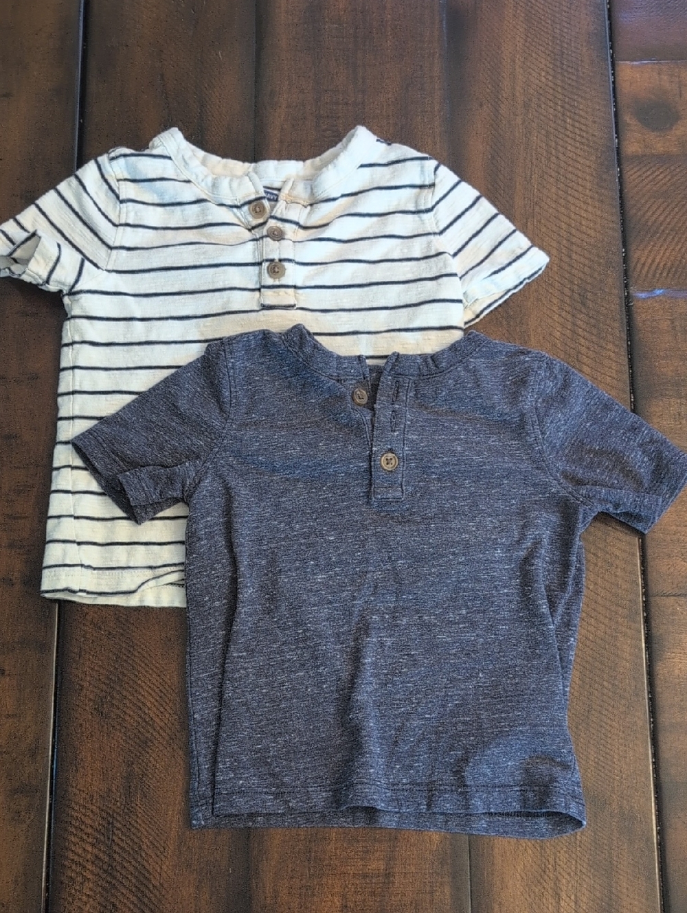 Old Navy Boys Set Of 2 T-shirts Size 2T